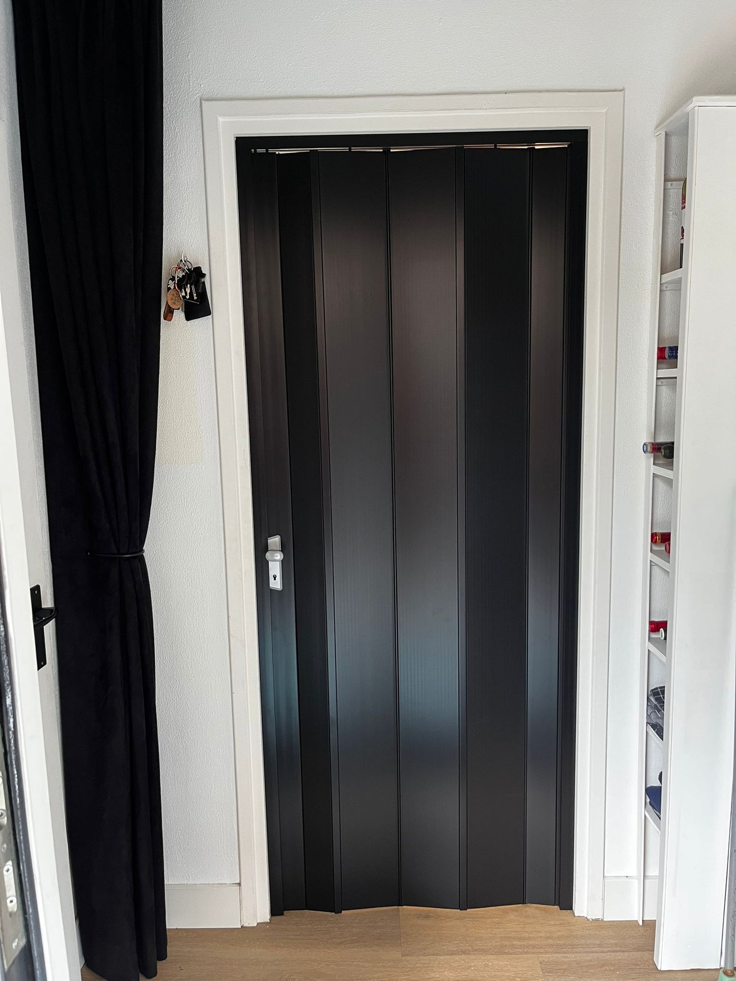 vouwdeur op maat | glazen vouwdeuren | witte vouwdeur | houten vouwwanden | kunststof kastdeuren | vouwdeur aluminium | vouwwand woonkamer | praktische kastdeuren | badkamer vouwdeur | slaapkamer vouwwand | flexibele vouwdeuren | moderne vouwwanden | duurzame vouwdeur | goedkope vouwdeuren | ruimtebesparende vouwwanden | inklapbare kastdeuren | design vouwdeuren | vouwwanden met glas | vouwwand wit essen | vouwdeur grijs | vouwdeuren online bestellen | stijlvolle vouwwanden | vouwwand monteren |